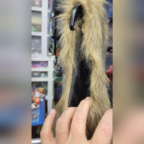 Aixixi Faux Fur Vest 40" Bust L/XL Preowned - Picture 3 of 9